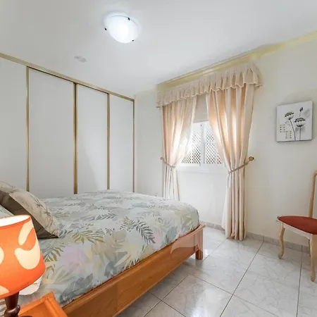 아파트 With Shared Heated Pool In *