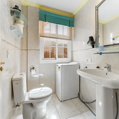 아파트 With Shared Heated Pool In *