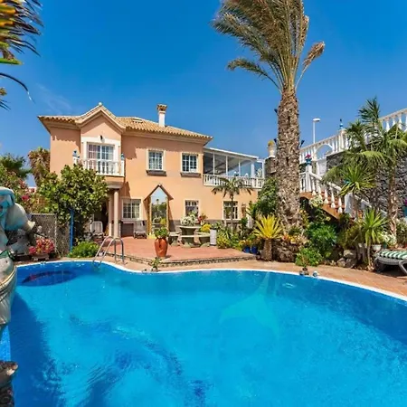 Apartment With Shared Heated Pool In
